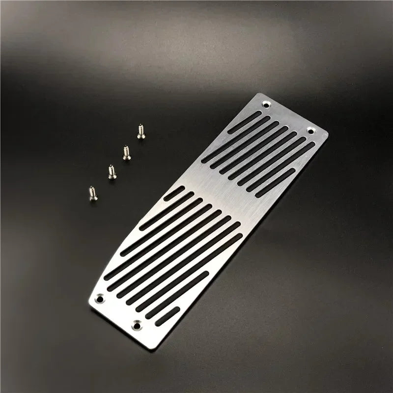 "Silver-black aluminum pedal covers for BMW E30, E36, E46, E90 M3 X1. Includes screws for installation."