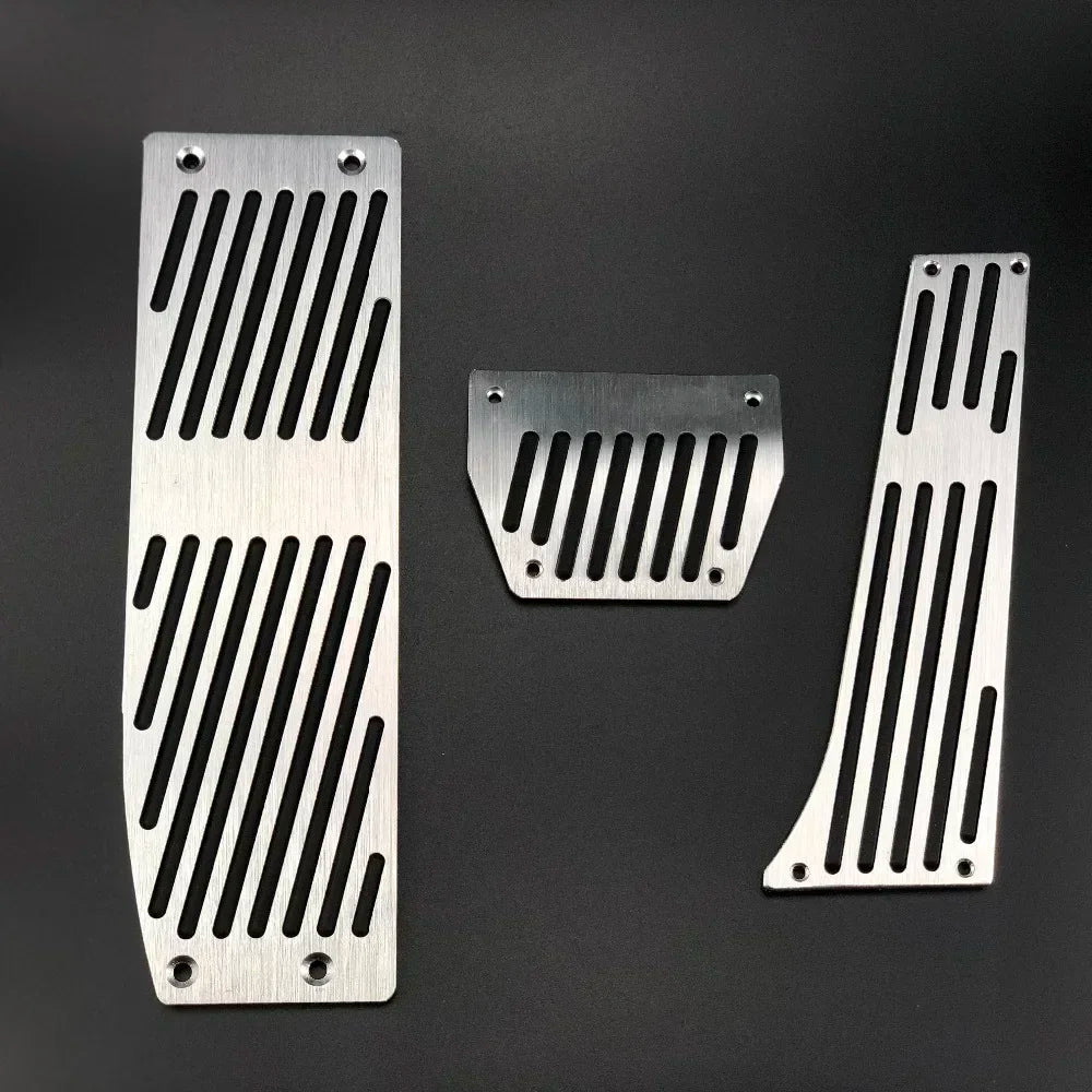 "Two aluminum BMW pedal covers: front in silver, rear in black (for E30, E36, E46, E90 M3 X1)."