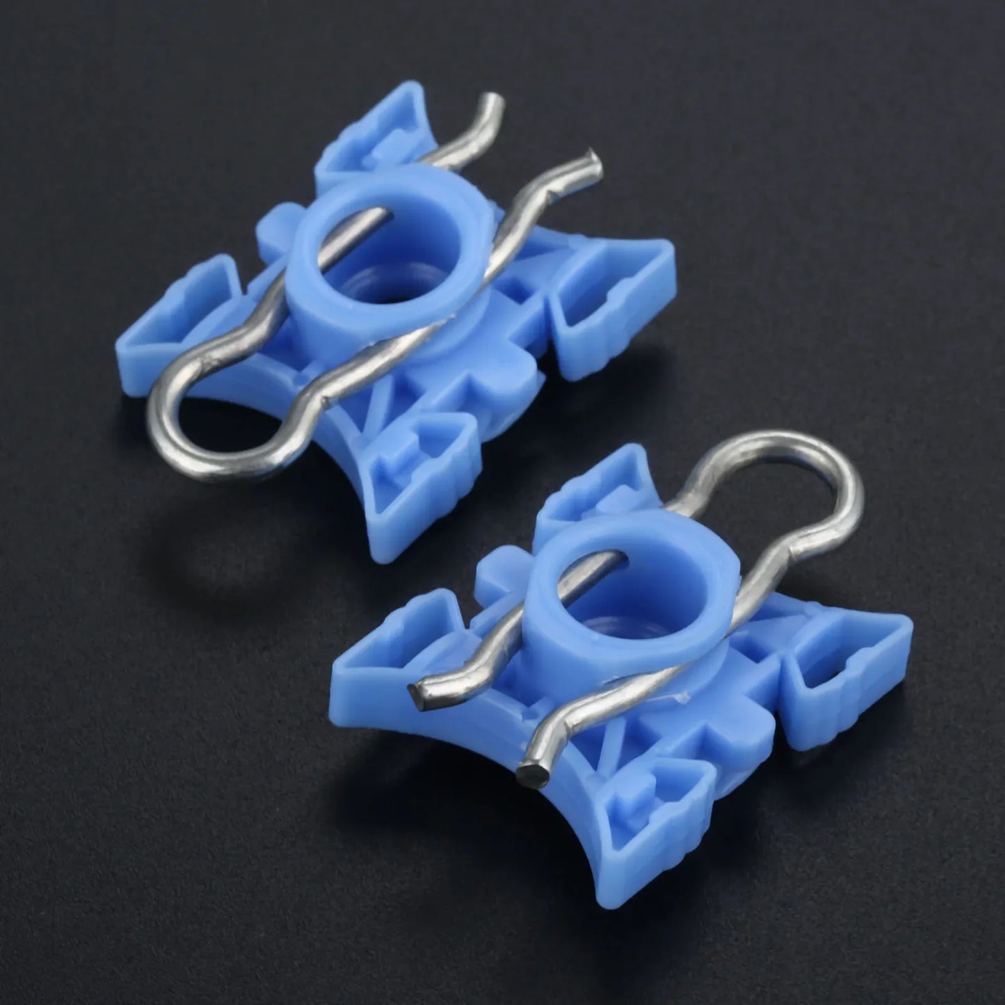 "10-piece BMW E36 window regulator clip set, includes 2 blue plastic flower shape connectors."
